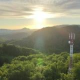 Седмични новини: Нови правила за телекомите; Бизнесът vs. държавата за затварянето на „Кроношпан“