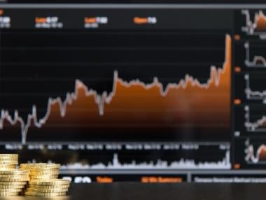 Как да инвестираме в злато и кое движи цената му?