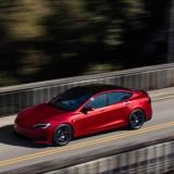 Tesla спира производството на два емблематични модела електромобили