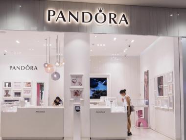 Pandora се отказва от среброто, заменя го с платина