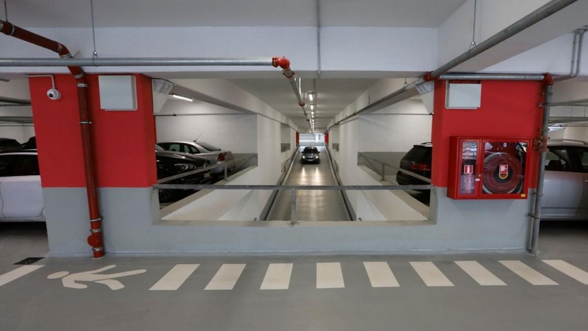 Галерия :: Снимка 2 :: „Главболгарстрой“ завърши ремонта на многоетажния паркинг на Летище София}