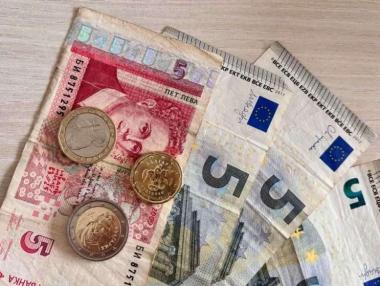 По-бързо от прогнозите: БНБ изтегля всички левове до края на февруари