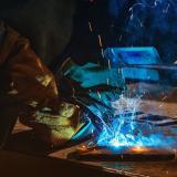 Българската индустрия забави потъването си в края на 2025 г.