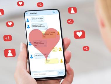 Хората се влюбват в AI чатботове. Могат ли те да изпитват любов?