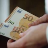 Къде са най-високите заплати в България? (Графики)