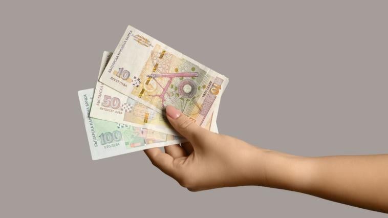 Спестяванията на българските домакинства растат с удвоен темп (Графика)