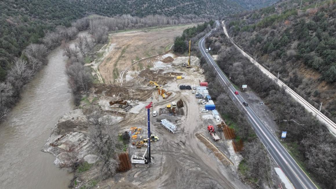 Галерия :: Снимка 3 :: Докъде стигна строежът на обходния път на Кресна? (Галерия)}