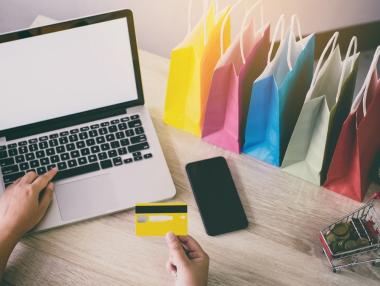 Онлайн пазаруването извън ЕС се променя: От 1 юли ще се плаща по 3 евро мито за всяка стока