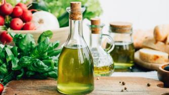 Защо цените на зехтина в ЕС се сринаха?