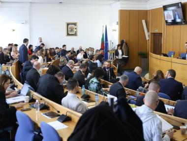 С мълчалива партийна подкрепа ръководството на „Столичен автотранспорт“ оцеля