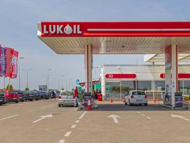 Саудитската Midad Energy иска да купи международните активи на „Лукойл“