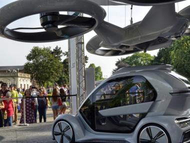 Край на научната фантастика: Китайска компания пуска летящи коли за под 300 хил. долара