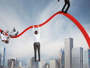 Вечерни новини: Българската икономика се забавя; ЕЦБ одобри продажбата на tbi bank