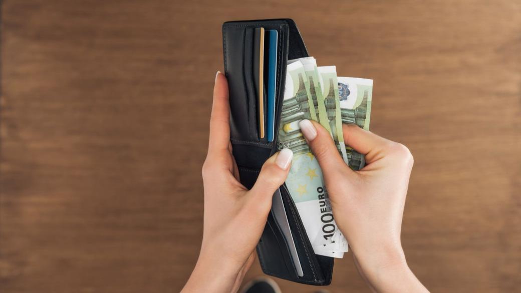 Седмични новини: Държавата бие частния сектор по заплати; Liebherr инвестира 150 млн. лв. в Пловдив