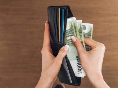 Седмични новини: Държавата бие частния сектор по заплати; Liebherr инвестира 150 млн. лв. в Пловдив