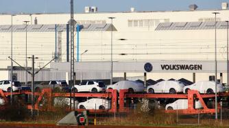 Volkswagen ще опита да свие разходите си с 20%