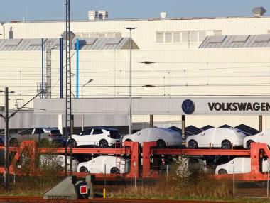 Volkswagen ще опита да свие разходите си с 20%