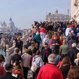 Екстремни методи, с които държавите се борят със свръхтуризма