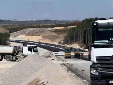 Седмични новини: Зелена светлина за още 12 км от „Хемус“; Изтеглянето на българския лев е към края си