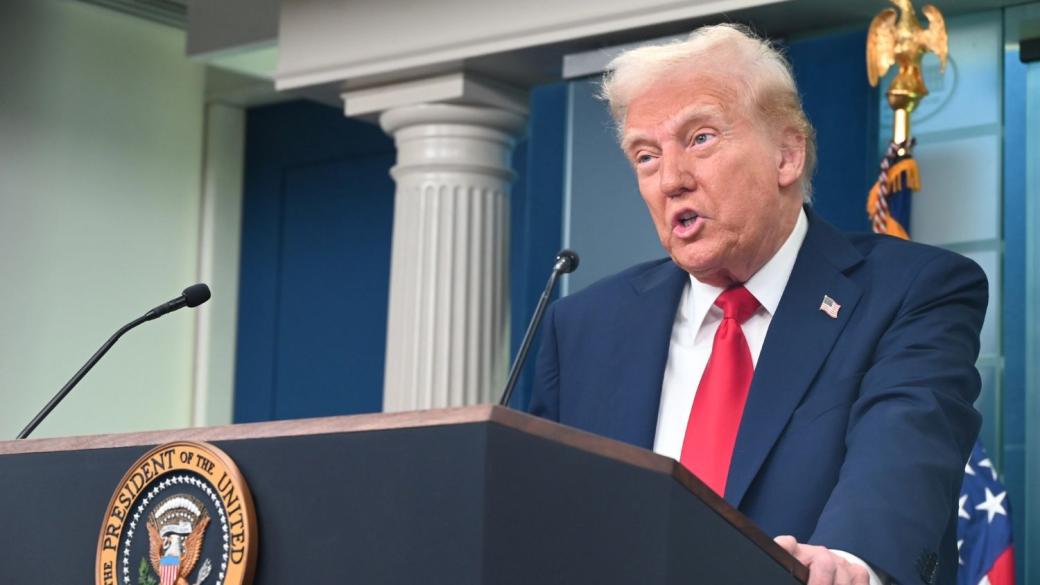 Тръмп обложи целия свят с 10% мита