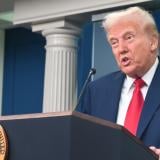 Тръмп обложи целия свят с 10% мита