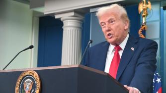 Тръмп обложи целия свят с 10% мита