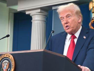 Тръмп обложи целия свят с 10% мита