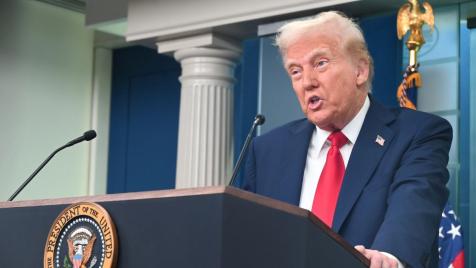 Тръмп обложи целия свят с 10% мита