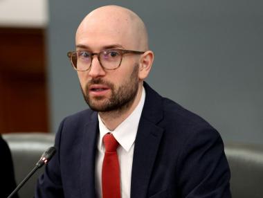 В разрез със закона: „Много“ от държавните служители останаха без увеличение на заплатите