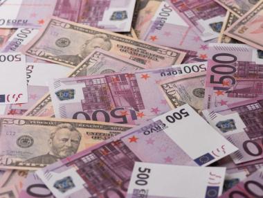 Еврото не успя да прекъсне двуцифрения ръст на жилищните кредити в България (Графика)