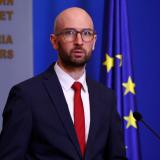 Кабинетът ще харчи средства от Фискалния резерв за чиновнически заплати