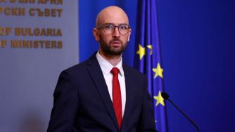 Кабинетът ще харчи средства от Фискалния резерв за чиновнически заплати