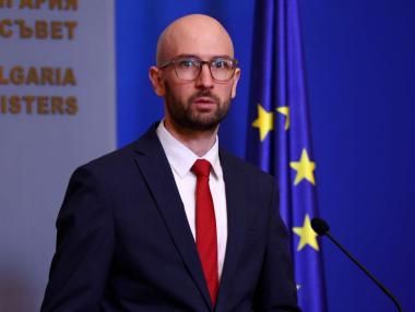 Кабинетът ще харчи средства от Фискалния резерв за чиновнически заплати