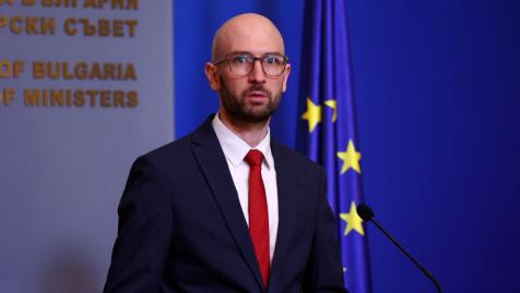 Кабинетът ще харчи средства от Фискалния резерв за чиновнически заплати