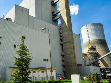 Консорциум с участието на BlackRock купува собственика на ТЕЦ „AES Гълъбово“