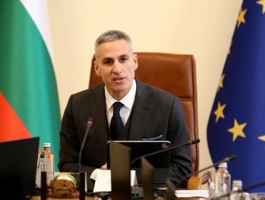 Гюров: Снабдяването на България с нефт и горива засега не е засегнато