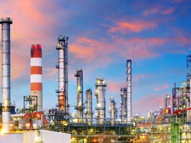 Рафинерия на бахрейнската Bapco Energies спря след ирански атаки