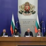 „Нека изчакаме“: За държавата е рано да се говори за поскъпване на горивата