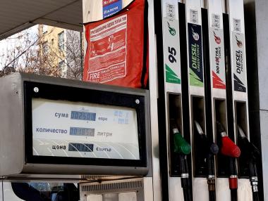 Скъпото гориво удря транспорта и качва цените на стоките до месец