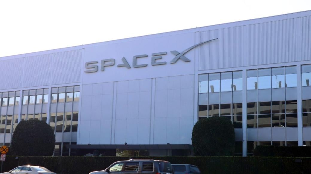 SpaceX на Илон Мъск обмисля листване на борсата Nasdaq