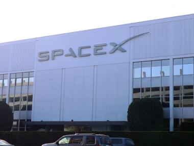 SpaceX на Илон Мъск обмисля листване на борсата Nasdaq