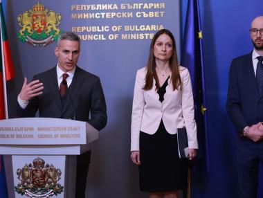 Правителството ще превежда директно пари на хора с ниски доходи