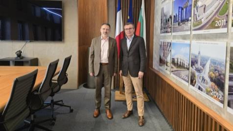 Френският строителен гигант Bouygues Construction и „Главболгарстрой“ проведоха работна среща