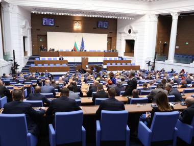 Удължаването на „нагласения“ Бюджет 2025 мина първо четене в зала
