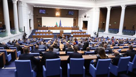 Удължаването на „нагласения“ Бюджет 2025 мина първо четене в зала