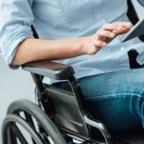 Програмата за хора с увреждания не обучава, а наема чистачи за кратко