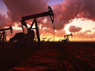 Петролът скочи до 105 долара – няма изгледи Ормузкият проток да бъде отворен