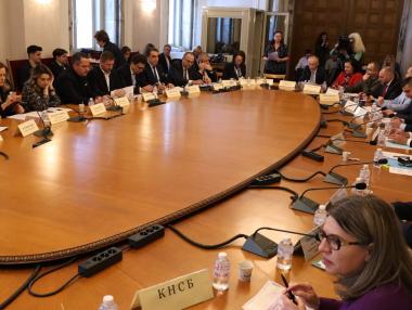 „Изгубени в превода“: Ресорната комисия отново удължи Бюджет 2025, но „минималистично“