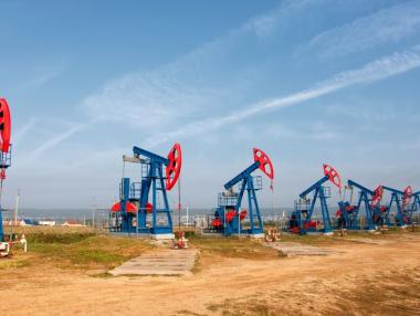 Заплахата на Иран да удря енергийни обекти изстреля цената на петрола