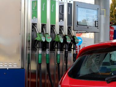 Петролът доближава 120 долара, горивата в България вървят нагоре